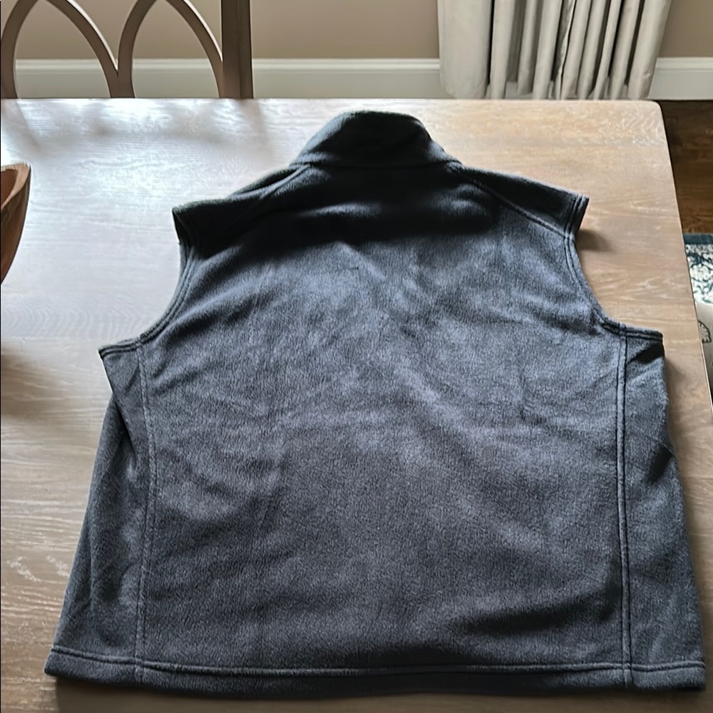 Columbia Men's Black Fleece Vest - Picture 4 of 4